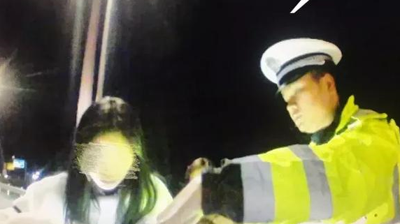 浙江女司机科目一3年考15次,驾照到手3个月又被扣完12分!